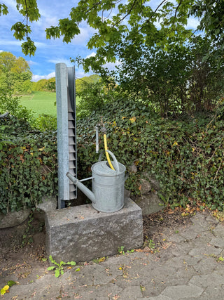 Gravvase holder på spyd