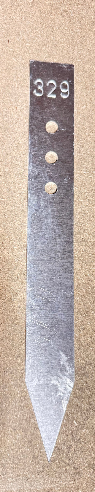 Kirkespyd med huller og gravering