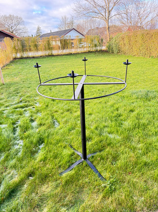 Advendskrans stativ udendørs med spyd