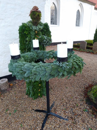 Advendskrans stativ udendørs med spyd